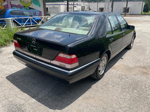 Black 1999 Mercedes-Benz S-Class S320