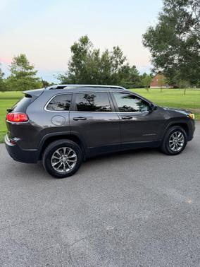 Gray 2019 Jeep Cherokee Latitude Plus