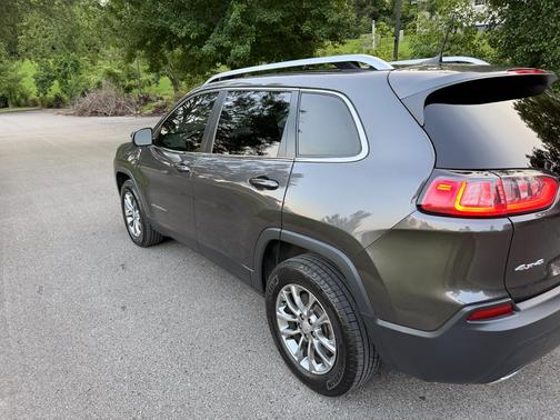 Gray 2019 Jeep Cherokee Latitude Plus