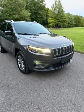 Gray 2019 Jeep Cherokee Latitude Plus