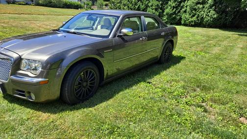 Gray 2009 Chrysler 300C Hemi