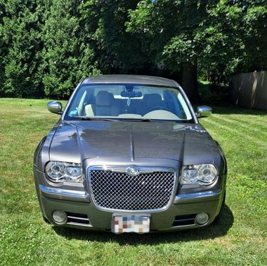 Gray 2009 Chrysler 300C Hemi
