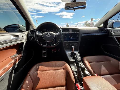 Black 2018 Volkswagen Golf Alltrack TSI SE