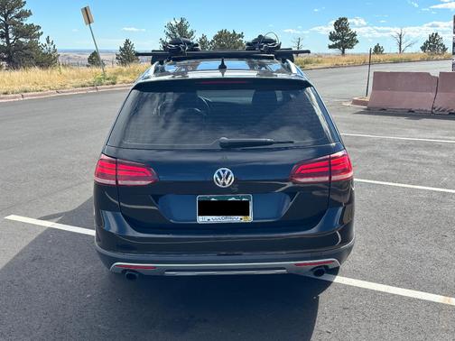 Black 2018 Volkswagen Golf Alltrack TSI SE