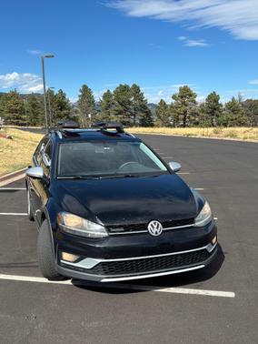 Black 2018 Volkswagen Golf Alltrack TSI SE
