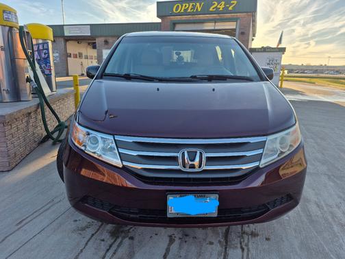 Red 2011 Honda Odyssey EX
