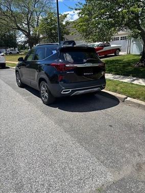 Black 2022 Kia Seltos S