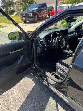 Black 2022 Kia Seltos S