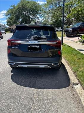 Black 2022 Kia Seltos S
