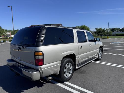 2004 GMC Yukon XL Denali
