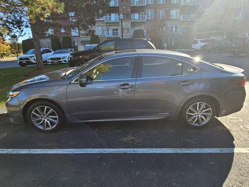 2016 Lexus ES 300h Base