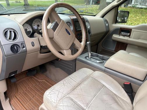 Green 2004 Ford F-150 Lariat SuperCab