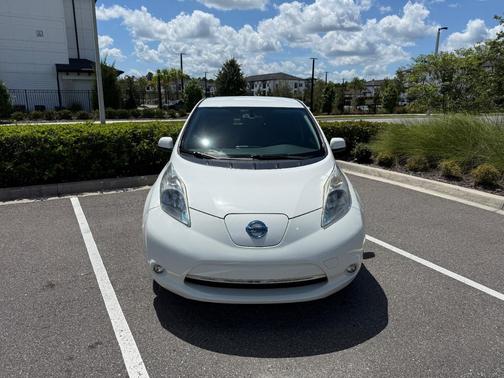 White 2016 Nissan Leaf SV