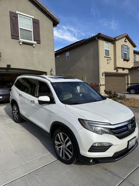 White 2018 Honda Pilot Touring