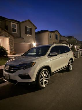 White 2018 Honda Pilot Touring