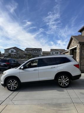 White 2018 Honda Pilot Touring
