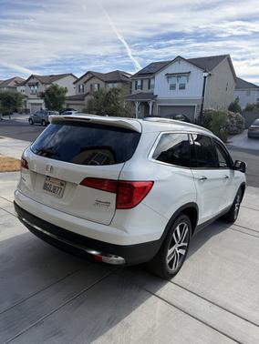 White 2018 Honda Pilot Touring