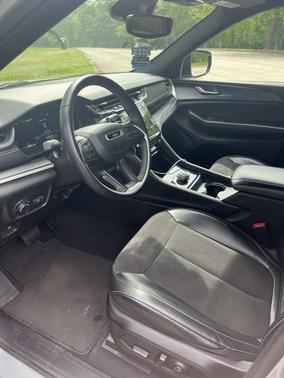 Silver 2023 Jeep Grand Cherokee L Altitude