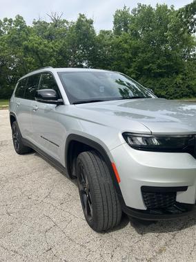 Silver 2023 Jeep Grand Cherokee L Altitude