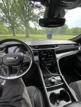 Silver 2023 Jeep Grand Cherokee L Altitude