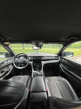 Silver 2023 Jeep Grand Cherokee L Altitude