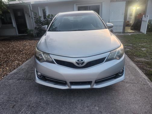 2014 Toyota Camry SE
