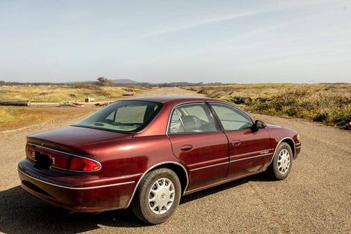 Photo 2 of 2 of 1998 Buick Century Custom
