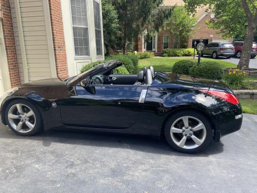 Photo 2 of 6 of 2004 Nissan 350Z Touring
