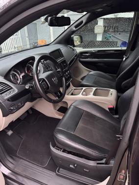Gray 2019 Dodge Grand Caravan SXT