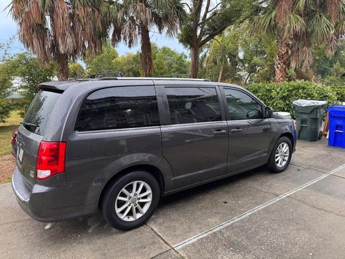 Gray 2019 Dodge Grand Caravan SXT