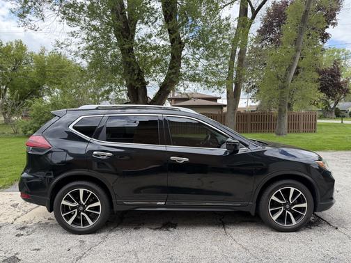 Black 2018 Nissan Rogue SL