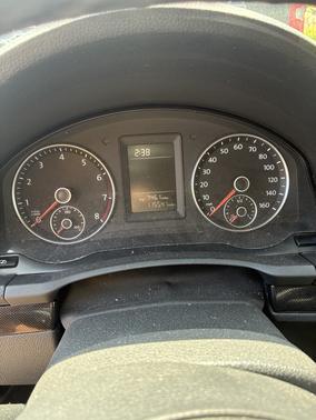 Gray 2010 Volkswagen Jetta SE