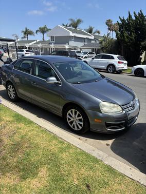 Gray 2010 Volkswagen Jetta SE