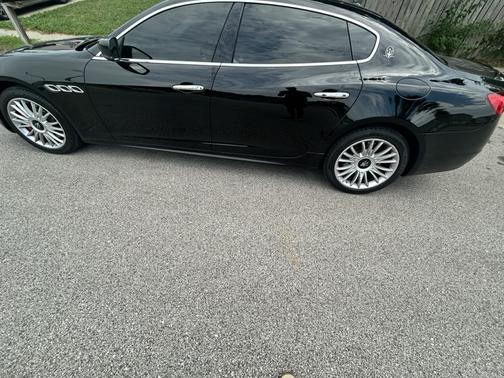 Black 2014 Maserati Quattroporte S Q4