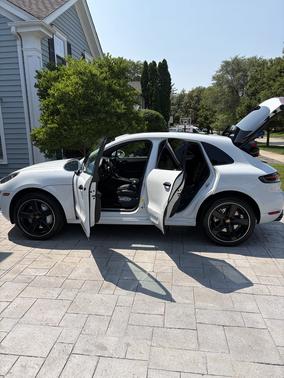 White 2021 Porsche Macan Macan Turbo
