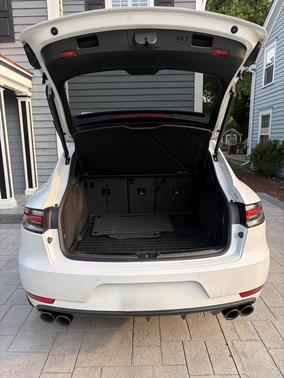 White 2021 Porsche Macan Macan Turbo