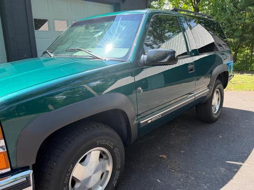 Green 1995 Chevrolet Tahoe Base
