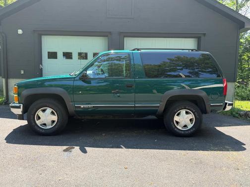 Green 1995 Chevrolet Tahoe Base