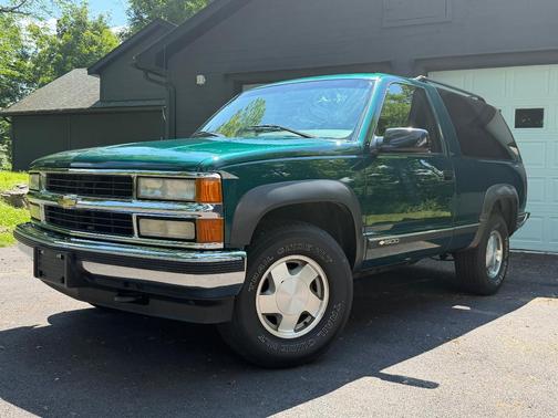 Green 1995 Chevrolet Tahoe Base