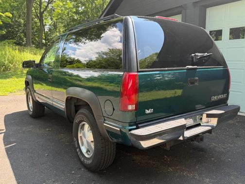 Green 1995 Chevrolet Tahoe Base