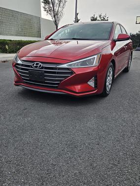 Red 2019 Hyundai ELANTRA SE