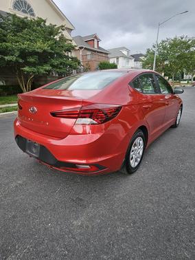Red 2019 Hyundai ELANTRA SE