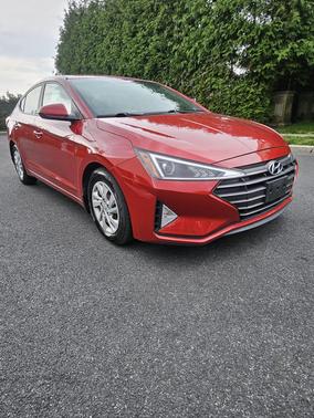 Red 2019 Hyundai ELANTRA SE
