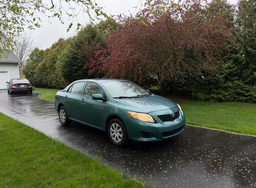 Green 2010 Toyota Corolla LE