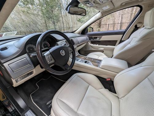 2010 Jaguar XF R