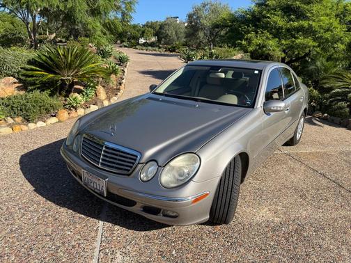 Gold 2006 Mercedes-Benz E-Class E320 CDI