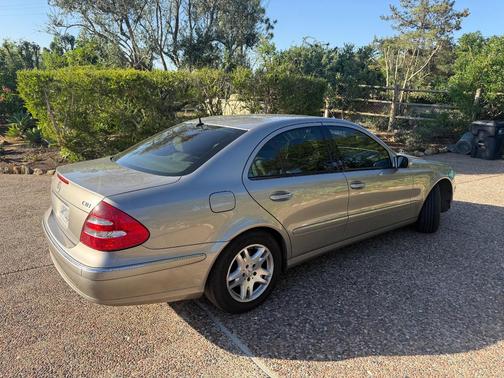 Gold 2006 Mercedes-Benz E-Class E320 CDI