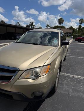 Gold 2008 Subaru Outback 2.5 i