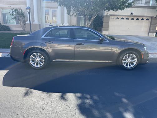 2016 Chrysler 300 Limited