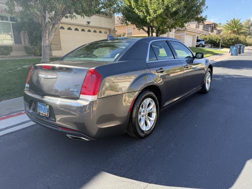2016 Chrysler 300 Limited